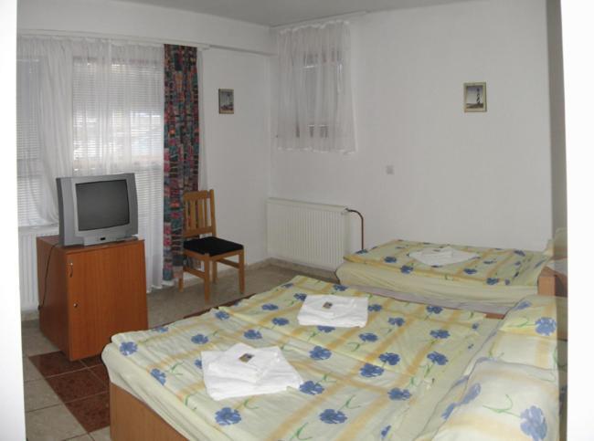 Nadix Panzio Bed & Breakfast Дебрецен Стая снимка