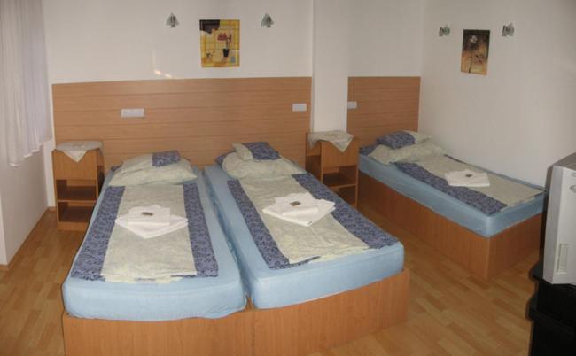 Nadix Panzio Bed & Breakfast Дебрецен Стая снимка