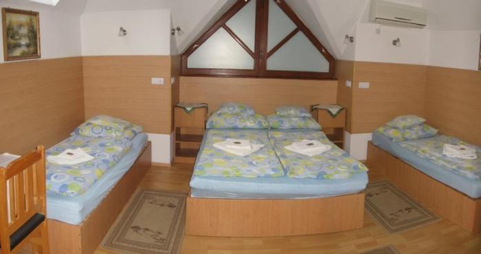 Nadix Panzio Bed & Breakfast Дебрецен Стая снимка