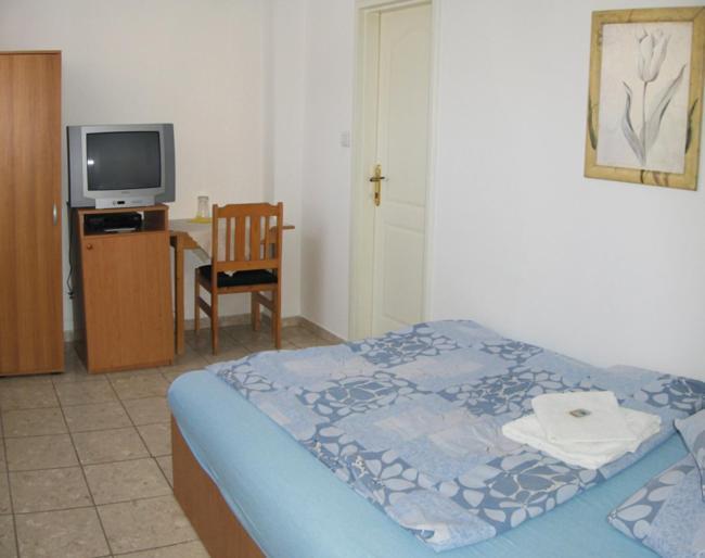 Nadix Panzio Bed & Breakfast Дебрецен Стая снимка