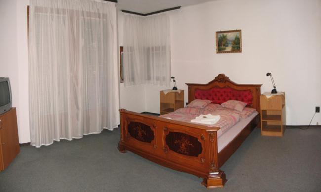 Nadix Panzio Bed & Breakfast Дебрецен Екстериор снимка